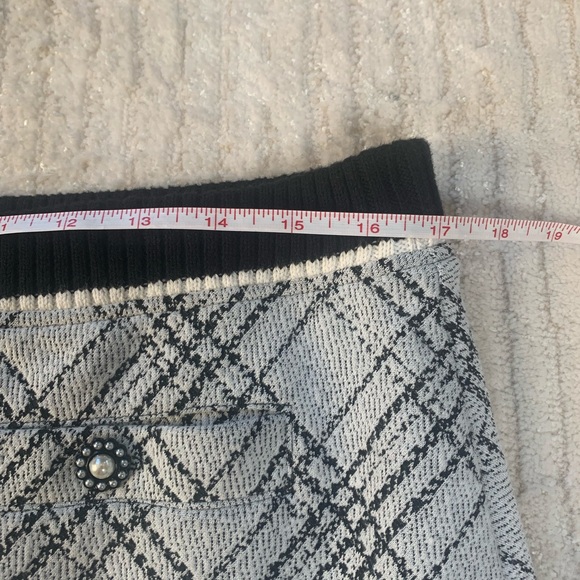 Karl Lagerfeld Windowpane
Pull On Mini Skirt Size
10‎ Black Grey - Picture 9 of 16